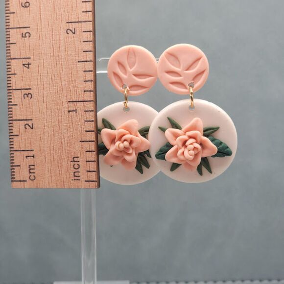 Pink and white round flower earrings - Picture 3 of 3